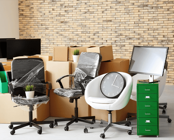 Mobilier et équipements de bureau préparés pour une collecte professionnelle